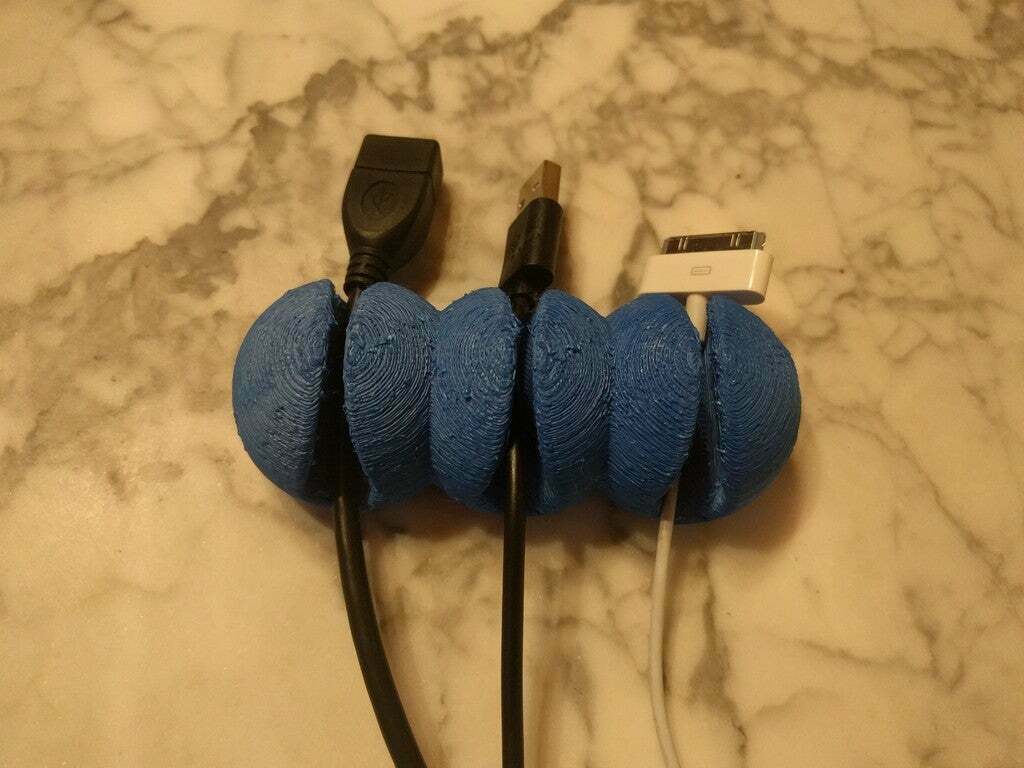 YACHO (Yet Another Cable HOlder) Customizable preview
